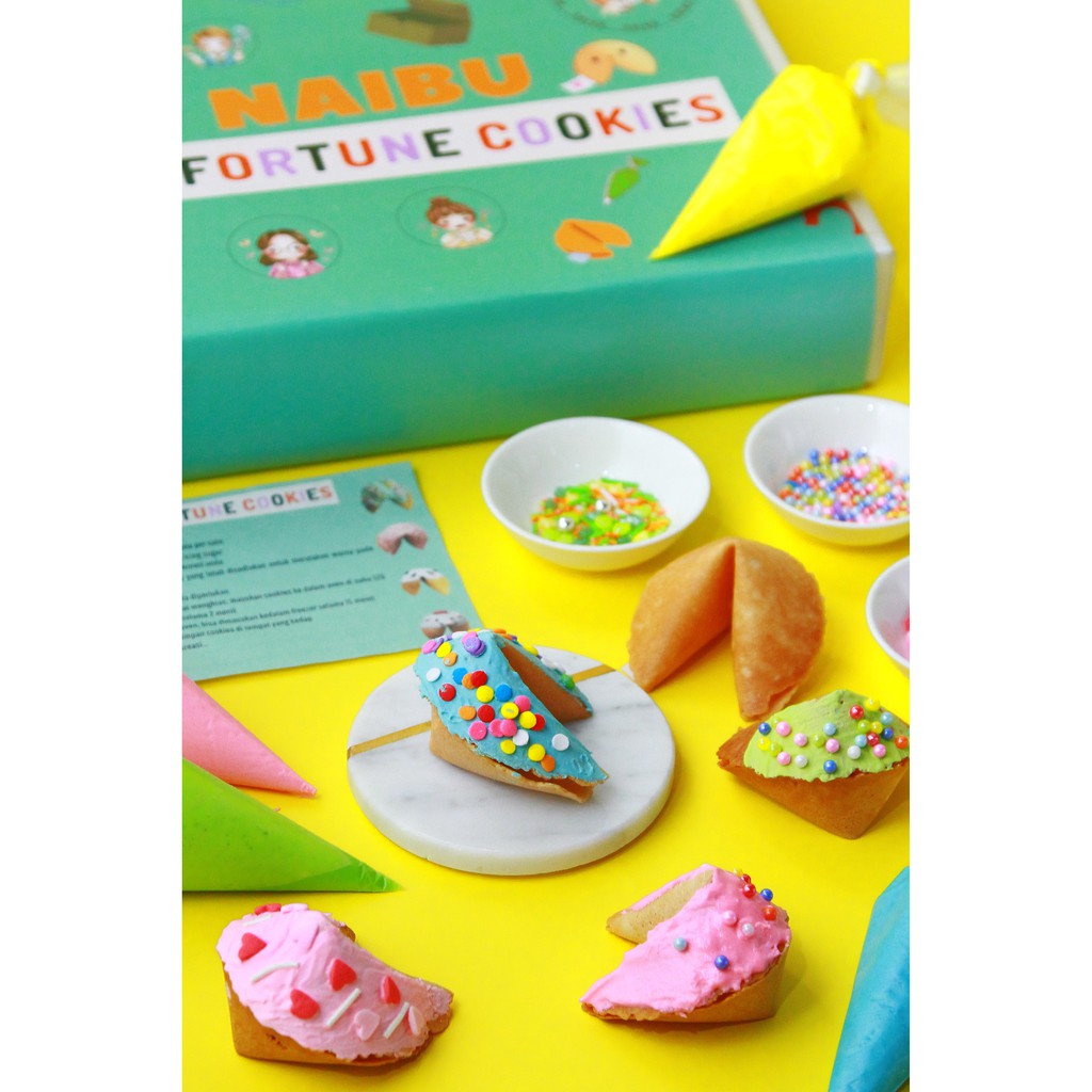 

DIY FORTUNE COOKIES by Naibu