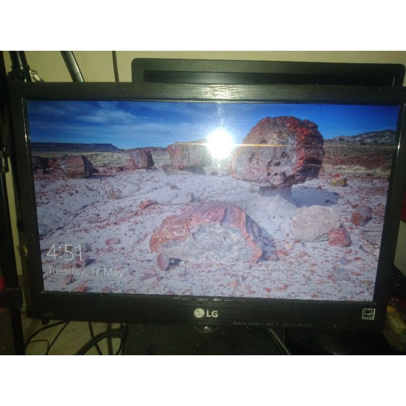 Monitor LG 16 Inch LED Second 16M38A