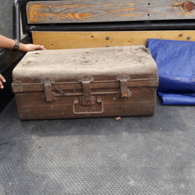 Koper besi antik kuno