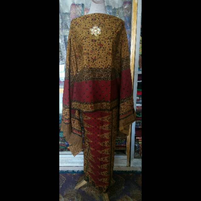 Kain jupri Palembang hitam-marun