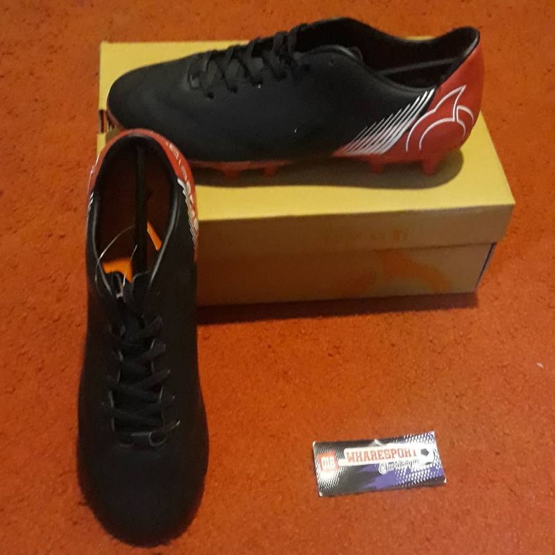 Sepatu Sepak Bola Ortuseight