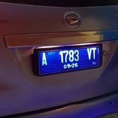 Dudukan tatakan plat nomor semua MOBIL UNIVERSAL MERK IZY LED putih biru rem merah depan + belakang 46 cm toyota honda suzuki daihatsu nissan mazda isuzu Mitsubishi