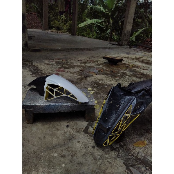 slebor belakang tirev karbon motif coak