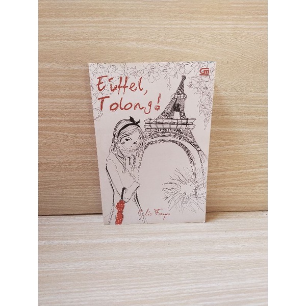 Buku Novel Eiffel, Tolong by Clio Freya