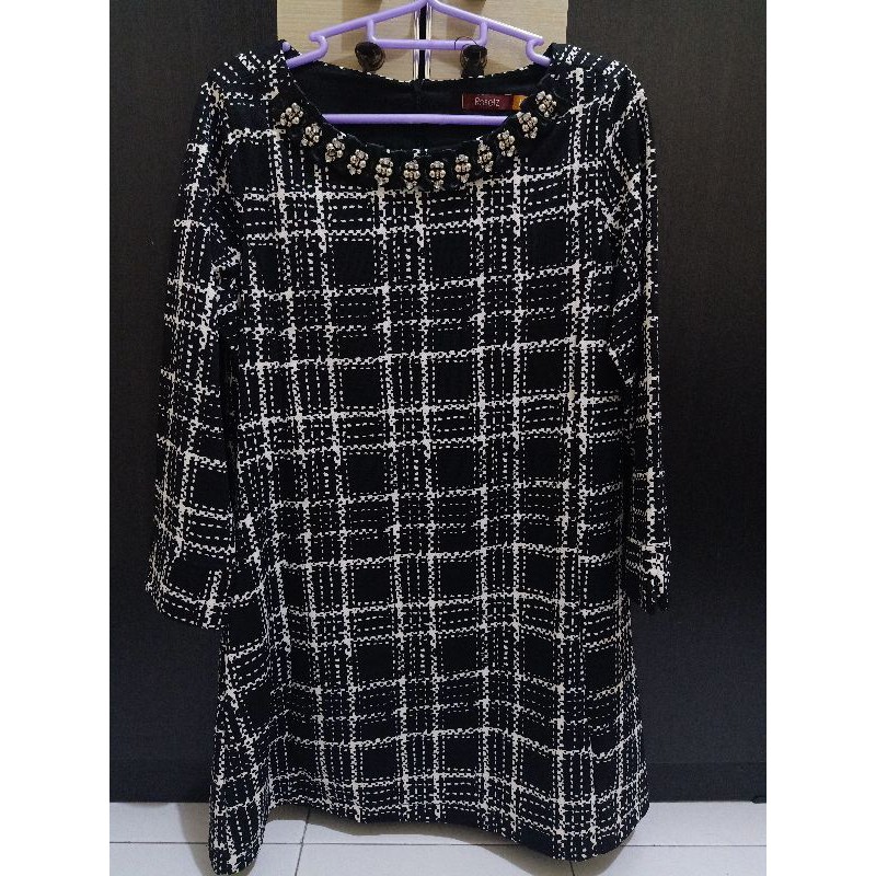 Preloved le rosetz embellished textured dress size M (international)