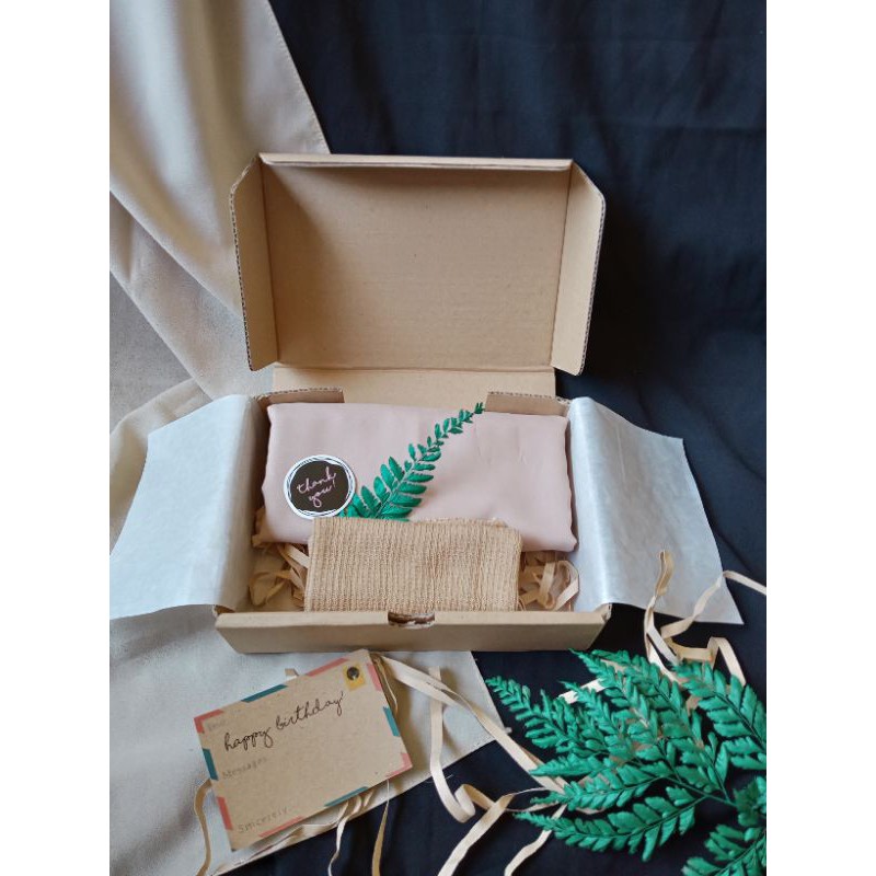 

Adapaket.gift | Gift Box Hijab | Hampers Hijab | Hampers Idul Adha | Hampers Graduation | Kado Murah