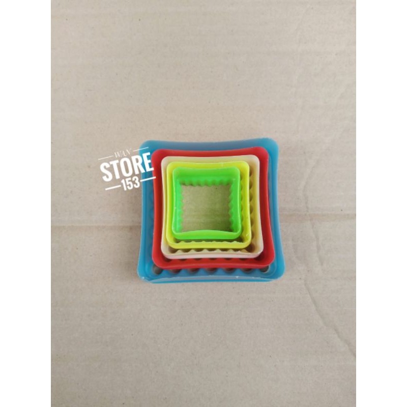 

Ring cutter plastik motif kotak/ring cutter bento
