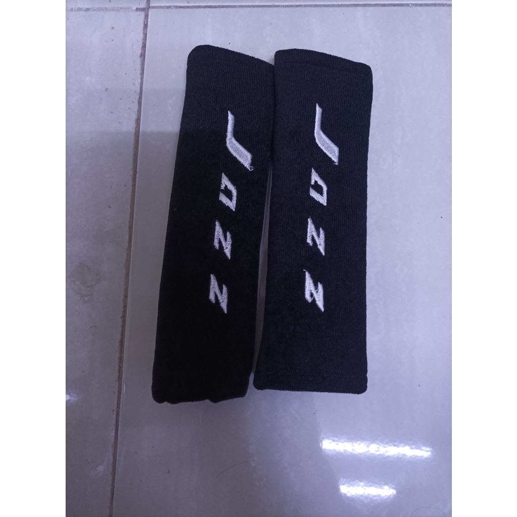 Bantal Mobil JAZZ HITAM 3in1 CarSet Sandaran Kepala Leher Headrest Jazz Hitam