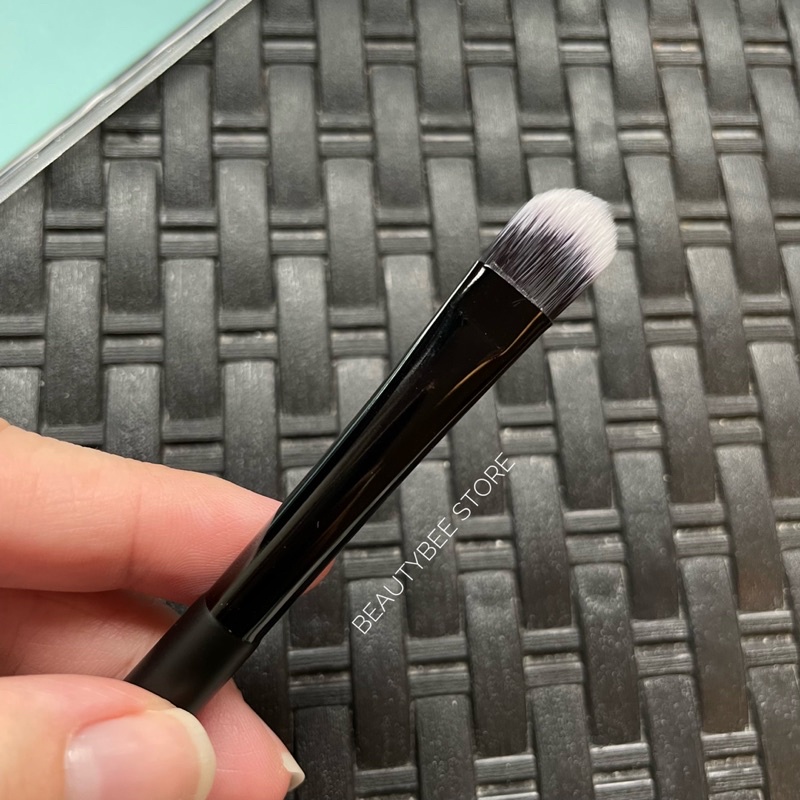 EYESHADOW BRUSH / BRUSH EYESHADOW PREMIUM BLACK KQ4566