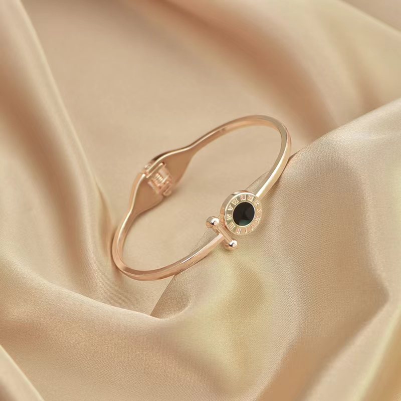 Gelang Tangan Wanita Bulat Hitam Huruf Romawi Black Circle Dalika