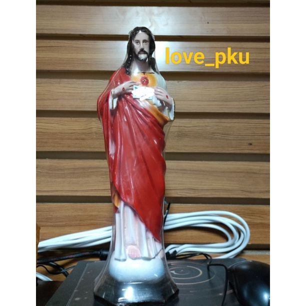 Patung Yesus Hati Kudus