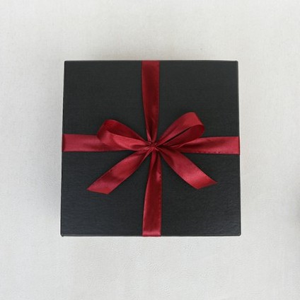 

Kotak kado / Hard box / Gift Box 25 x 25 x 10 cm & Pita - Tambahan packing