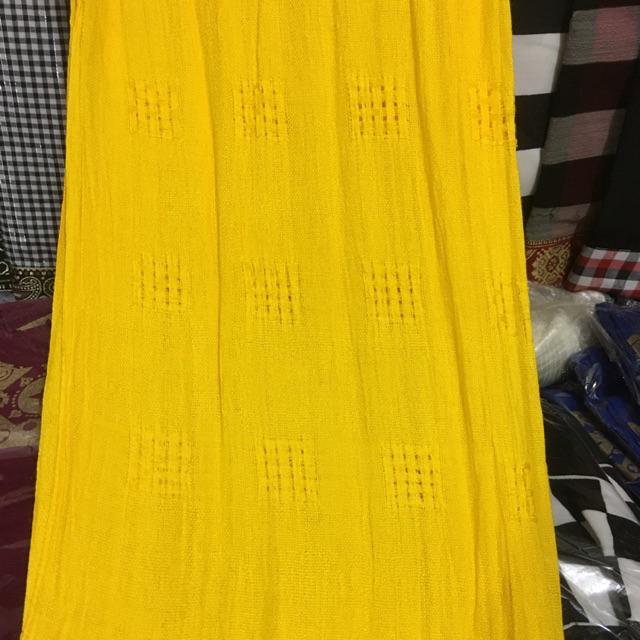 Selendang Rajut Warna Kuning dan Putih-Kuning