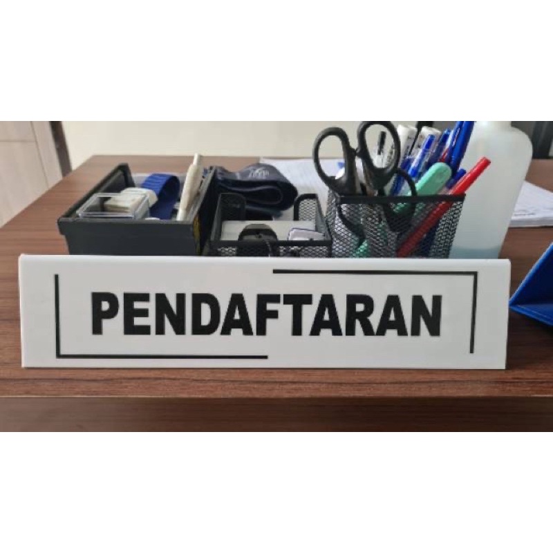 

papan nama Acrylic 1 set (13000)