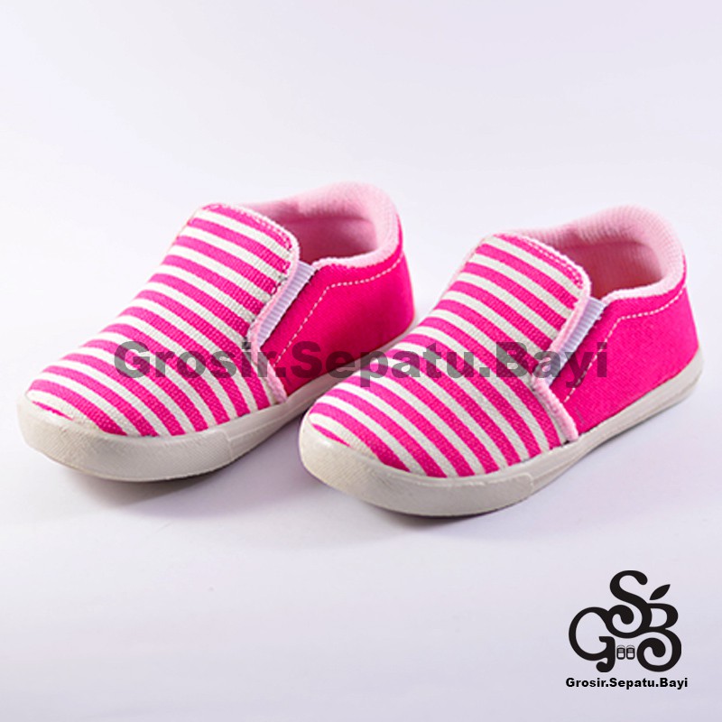 sepatu anak perempuan slip on motif Salur Pink