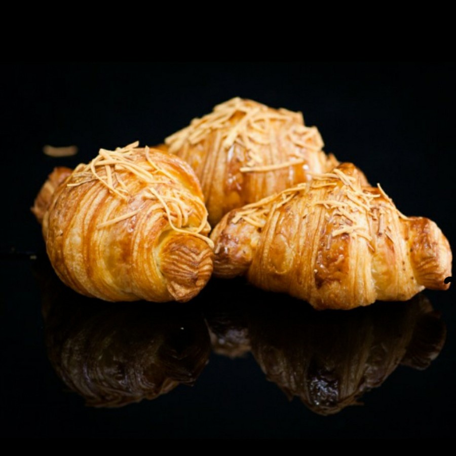 

Mini Croissant Khas Bandung BREAD.CO Fresh From Oven Roti Kue Cemilan