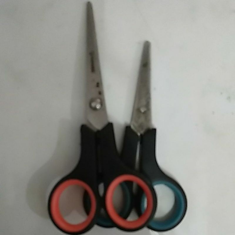 

gunting sekolah