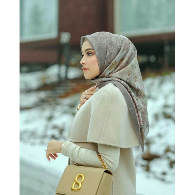 Disney Frozen Brunette Buttonscarves