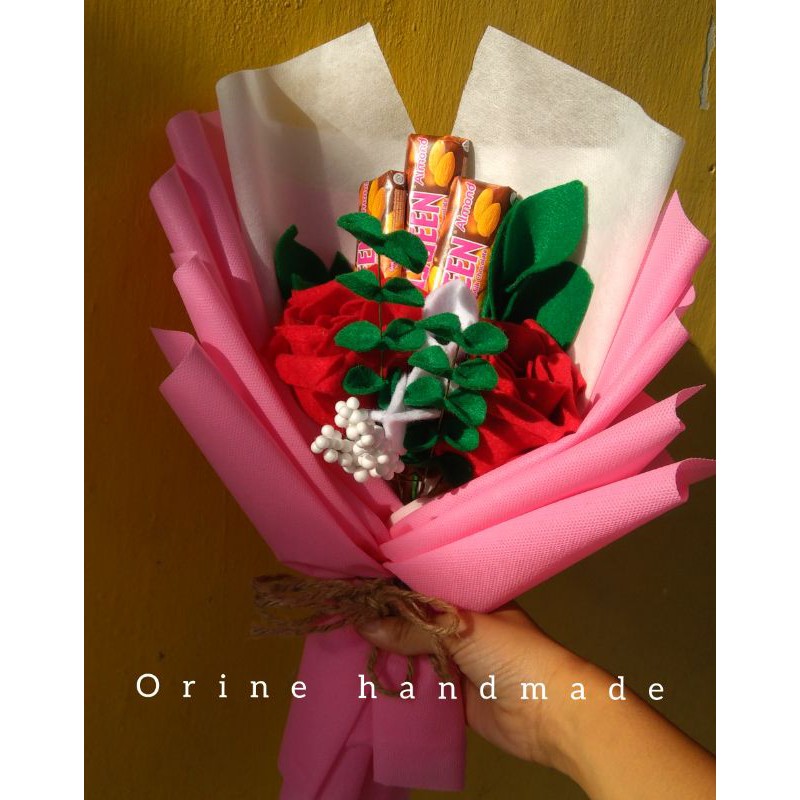 

Bucket bunga+ coklat