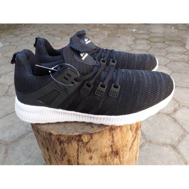 Sepatu New Era Ferdi Hitam Putih