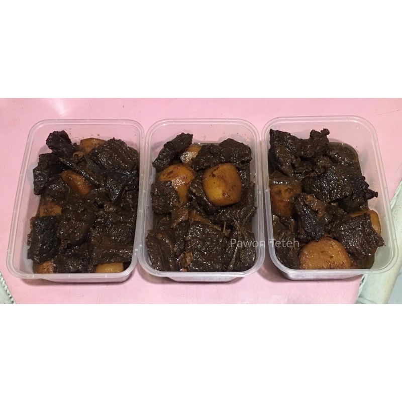 

Semur Daging Sapi Kentang Betawi