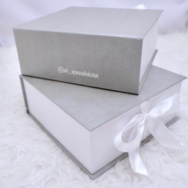 

SURABAYA. Gift Box/Box Hamper. HARDBOX 22 22 10(BP)