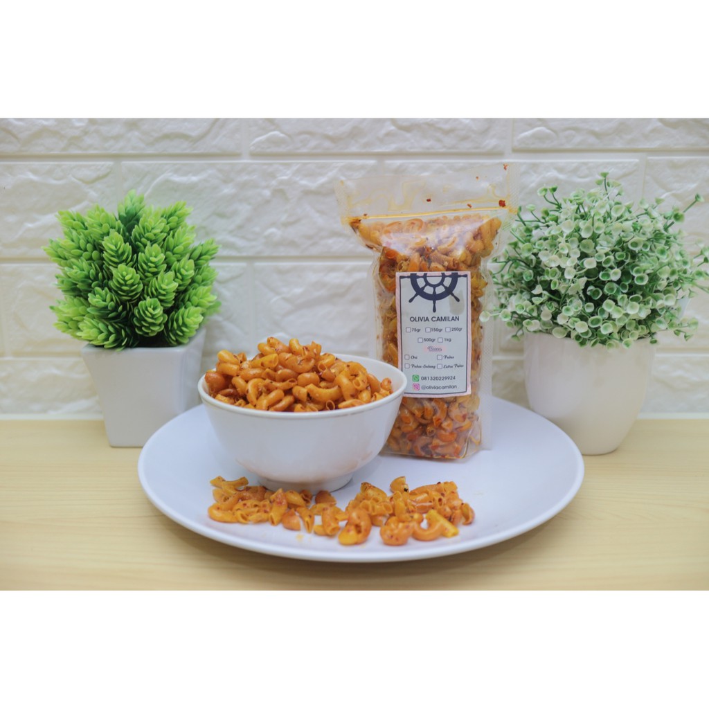 

Makaroni mini kemasan 150gr cemilan pedas murah snack kiloan