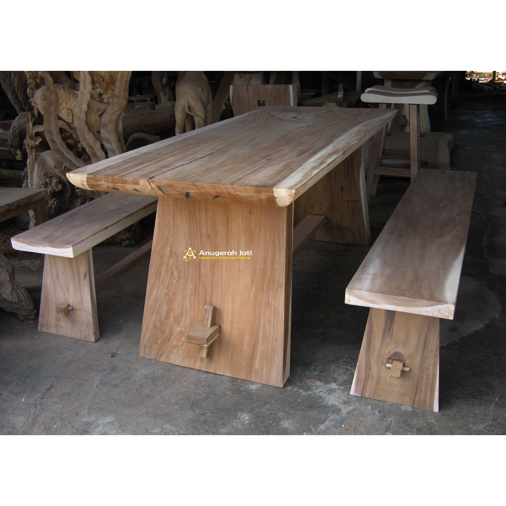 Meja Makan Solid Kayu Trembesi Ukuran 150cm