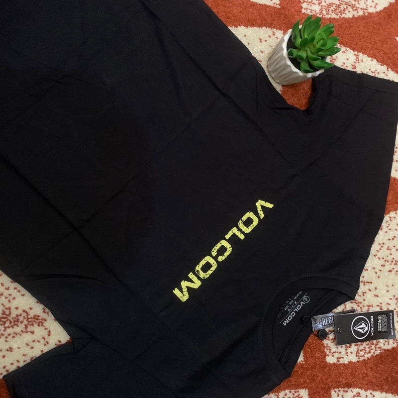 Kaos volcom euro tee black mirror sample