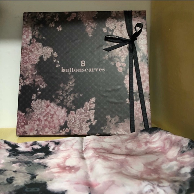 Preloved buttonscarves hydrangea