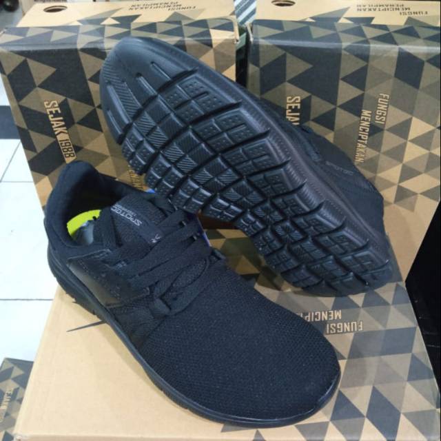 Sepatu spotec hitam polos size 38-46 terlaris.