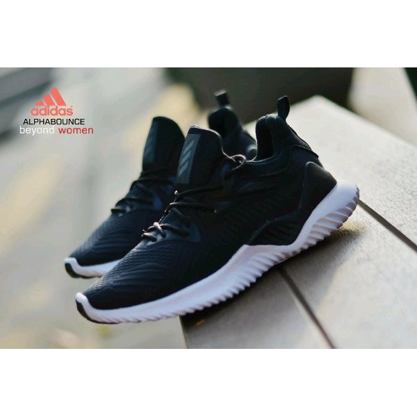Sepatu Sneakers Wanita Adidas
