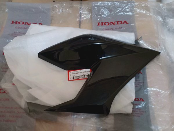 cover sayap tangki luar R Cb 150 led K15-920 original Honda hitam kanan