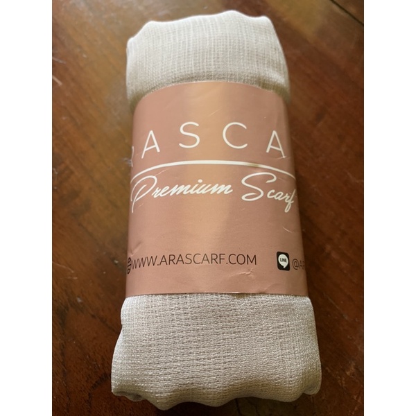 Hazel by Arascarf (cornskin square)