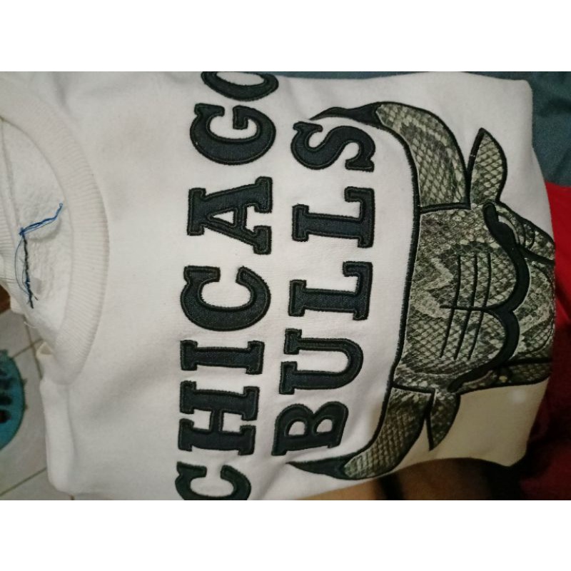 crewneck putih Chicago Bulls