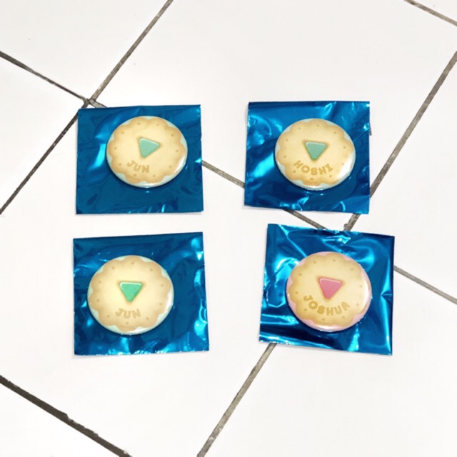 seventeen cafe can badge