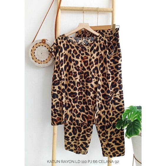 One Set Piyama Baju Tidur Wanita Motif Leopard Macan