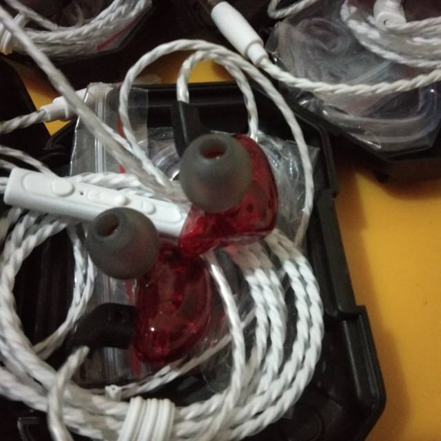 headphone earphone iem