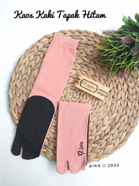 Kaos Kaki Jempol Polos Telapak Hitam by Sashee | Kaos kaki terbaru