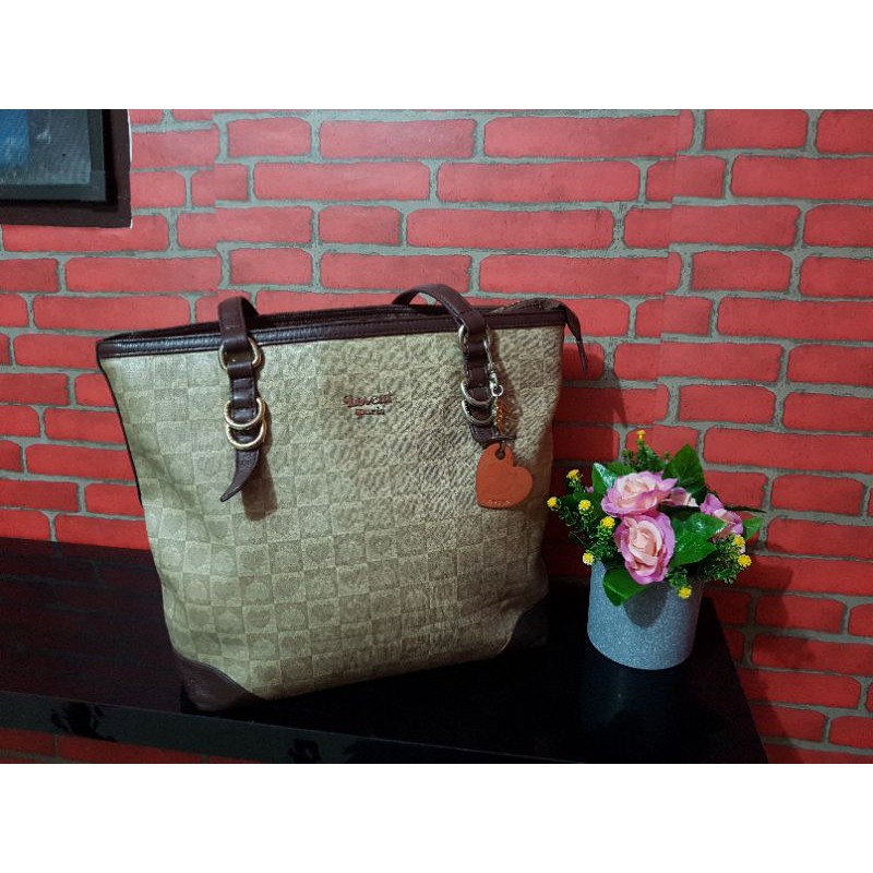 Preloved Tas Lovcat Paris