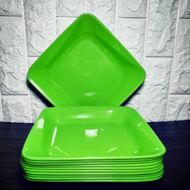1 lusin piring plastik persegi
