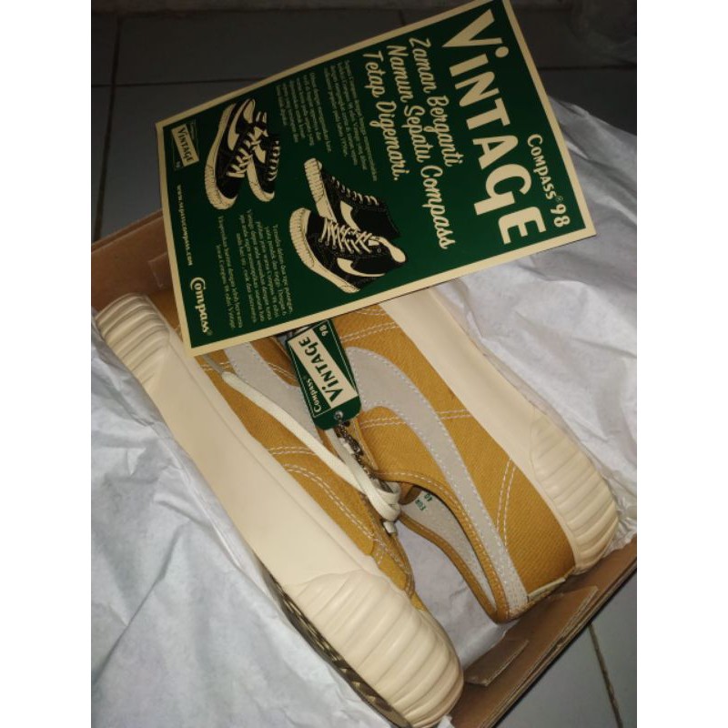 Sepatu Compass Vintage Mustard