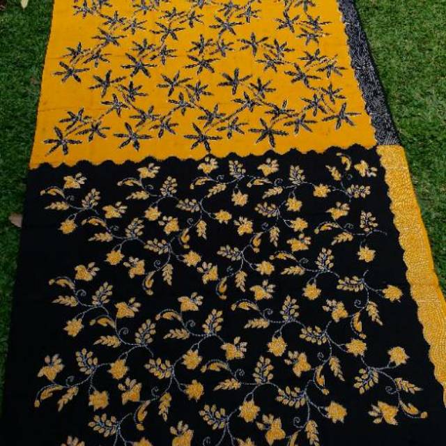 18 Ragam Seni Lukisan Batik Motif Bunga Hitam Putih Kreatif Deh Graha Batik