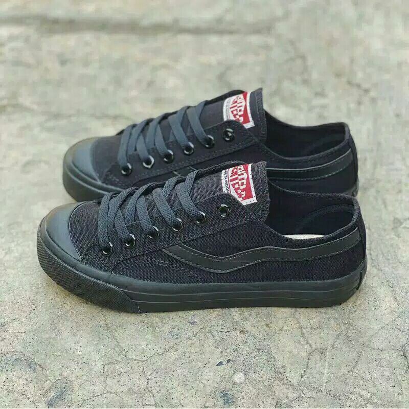 Ventela Public All Black Low