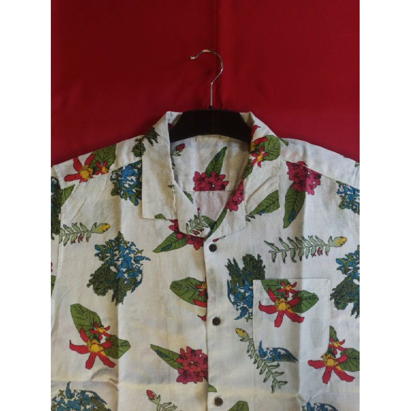 

Kemeja Hawai Motif Bunga
