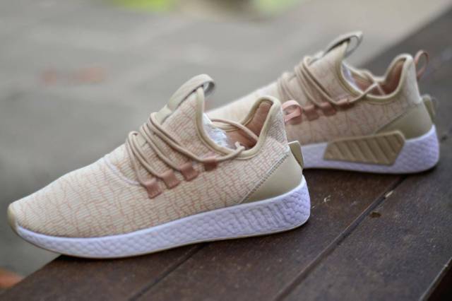 COD ( Bayar Di Tempat) Sneaker Olahraga Cewek Murah Sepatu Adidas NMD R2 Woman Adidas NMD Mastermind