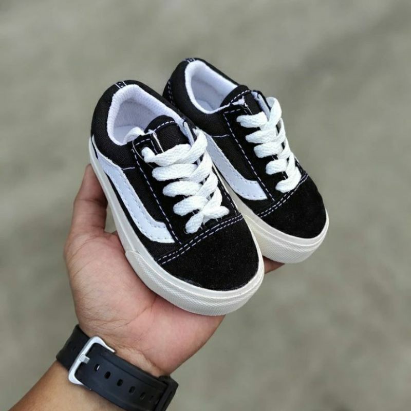 SEPATU ANAK VANS OLDSKOL HITAM GUM PEREKAT DAN TALI