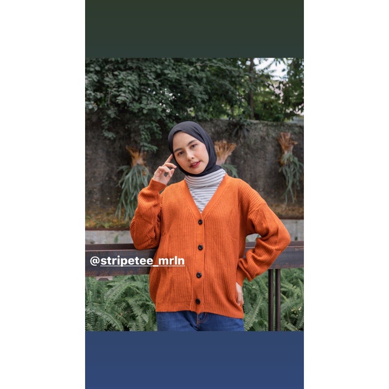 Wolly Crop // Cardigan Rajut Crop || By @stripetee_mrln-Coral