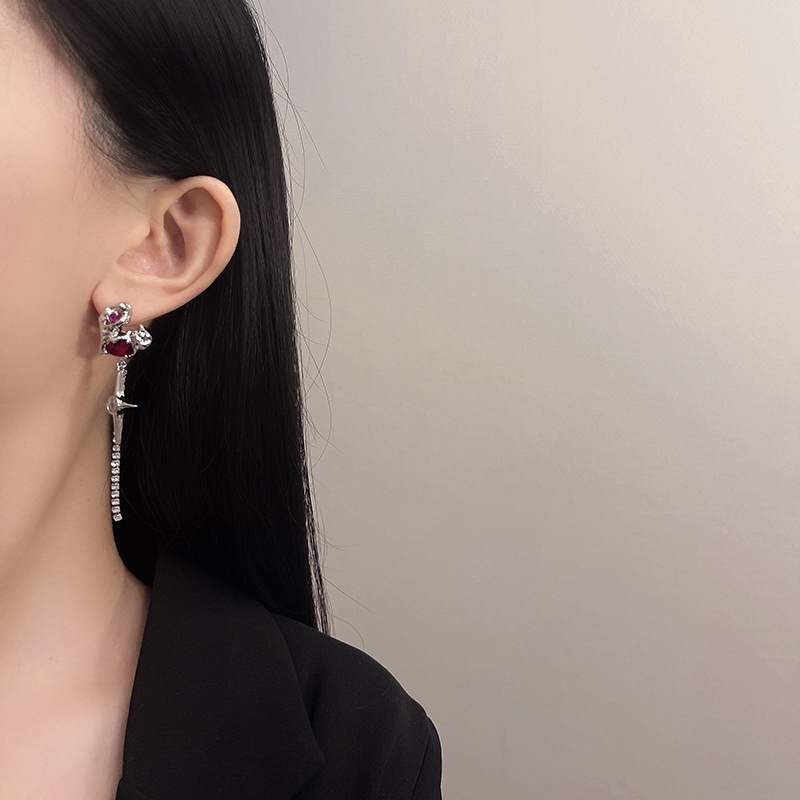 Anting Rumbai Bentuk Hati Bahan Logam Aksen Berlian Imitasi Gaya Retro Untuk Aksesoris