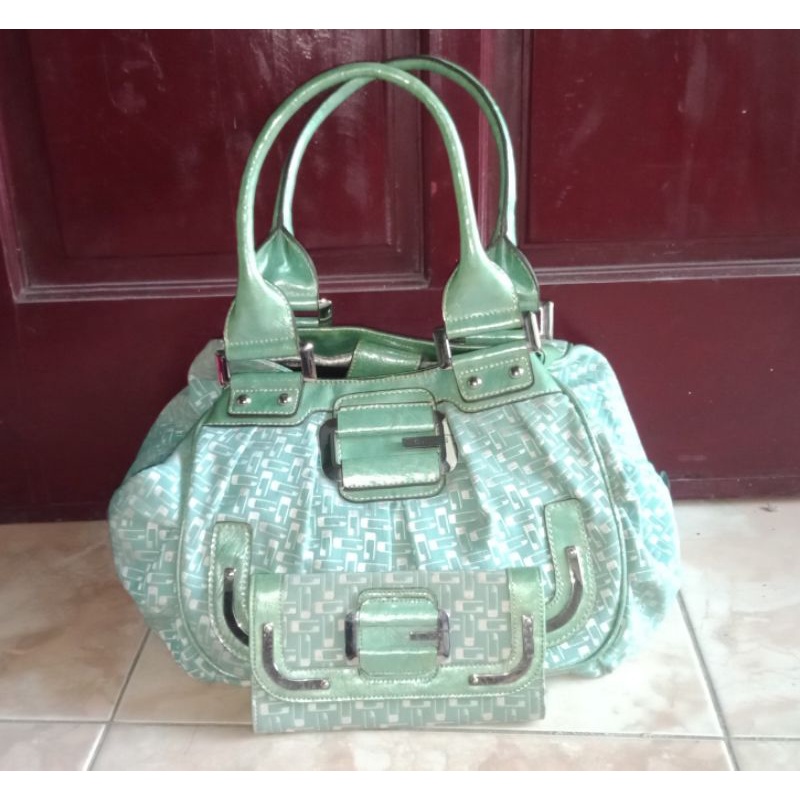Tas Preloved Merek Guess Original